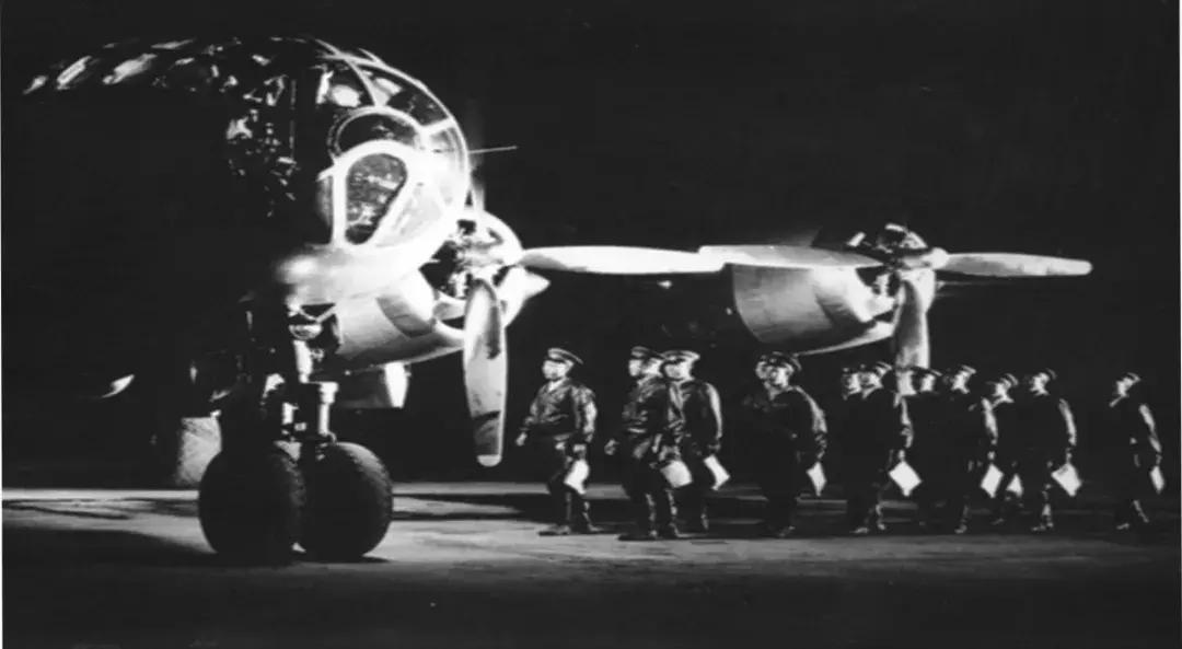 这支受阅的空中王牌部队，54年前还干过一件惊天动地的大事