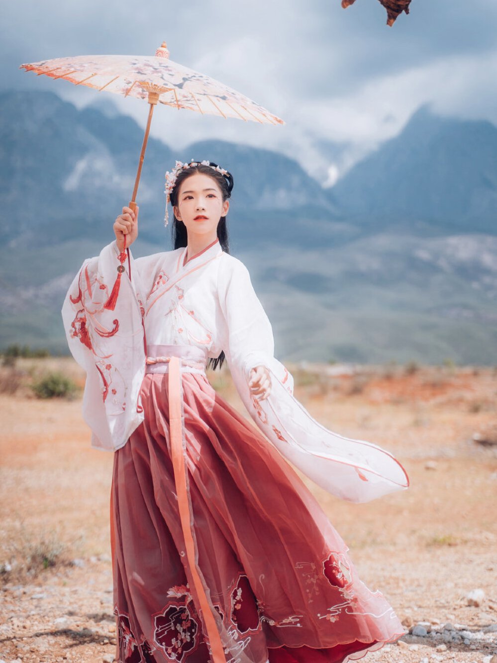 为什么汉服圈很少提汉尚华莲,汉服坑究竟坑在何处