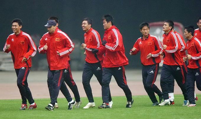 与卡纳瓦罗相对比,希丁克强多少?网友:让荷兰老头接管国字号吧