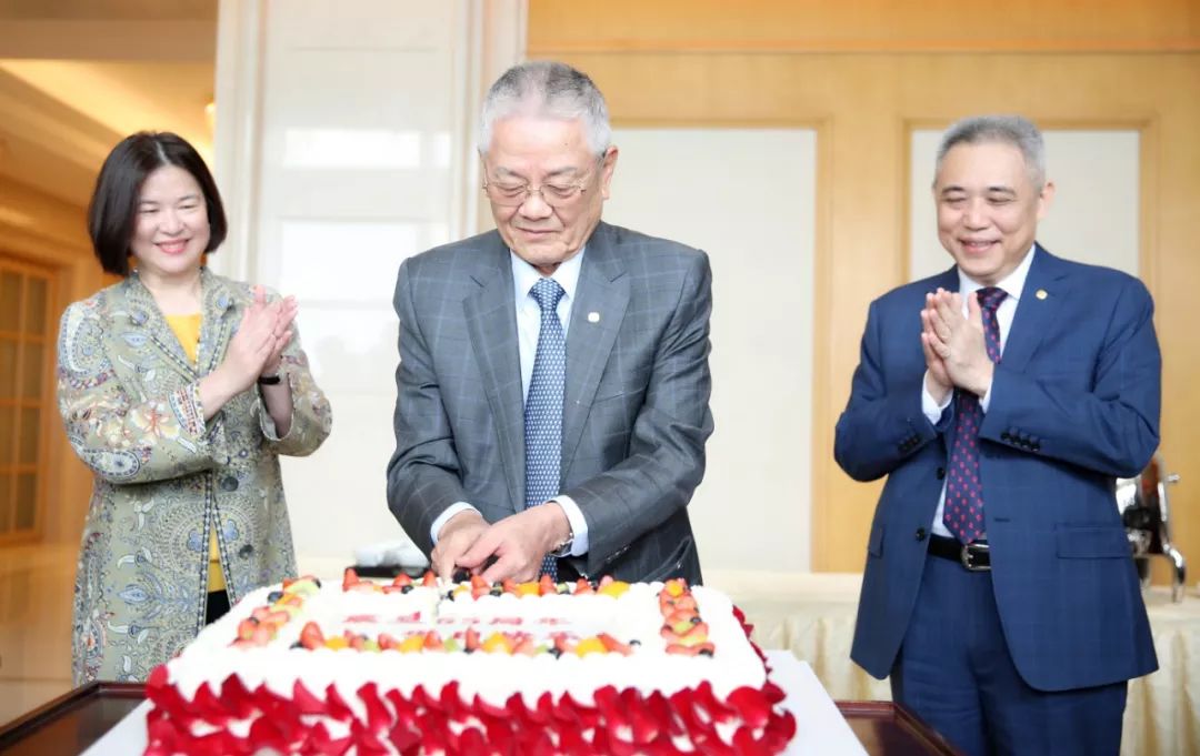 震旦迈向第五十五年,庆祝震旦外国语40周年朗诵词