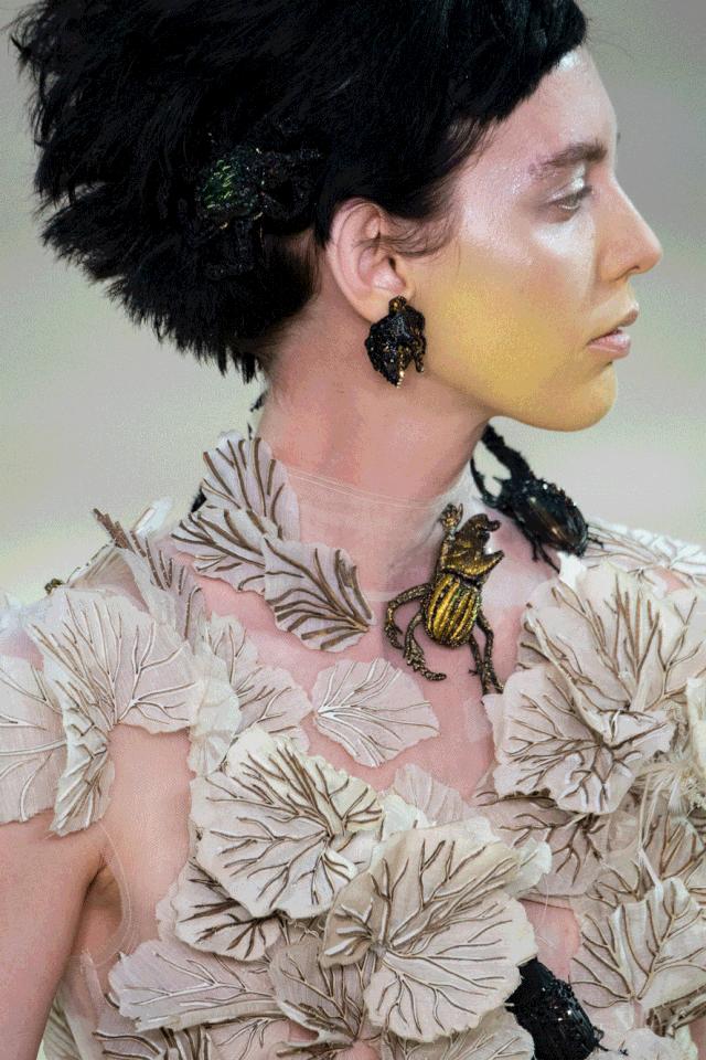 蕾哈娜现身超级碗瞬间,蕾哈娜爆单