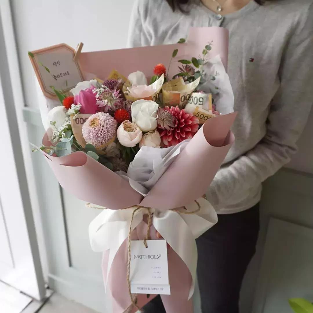 开花店一年能挣多少钱,花店到底利润有多少