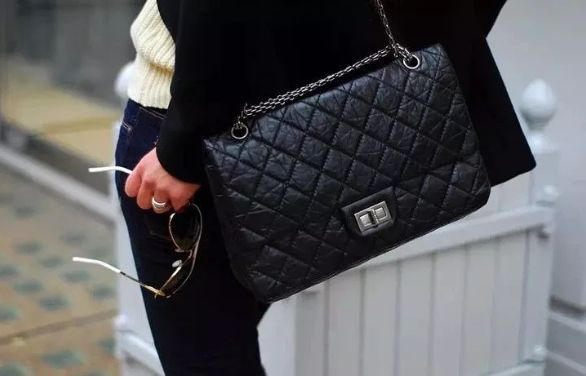 刘雯身穿chanel2018,刘雯香奈儿同款包