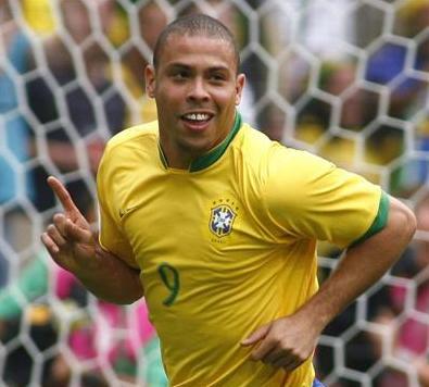 巅峰的罗纳尔多干得过梅西吗,巅峰的罗纳尔多数据