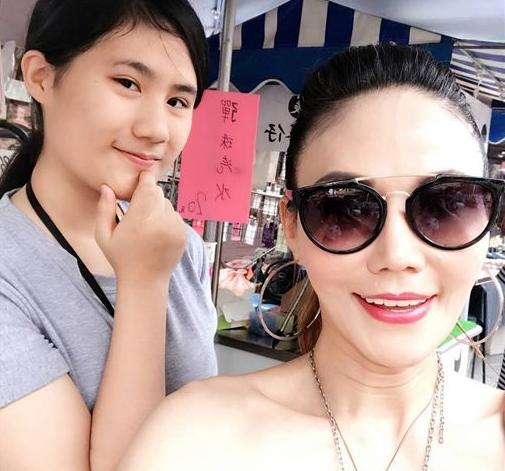 女孩在浴室洗澡摔倒了大出血,女子浴室昏倒