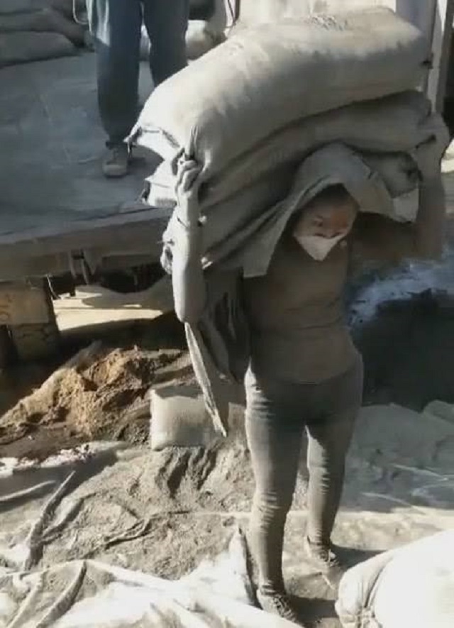 卖惨走红的水泥妹是什么行为,2017年靠卖惨走红水泥妹