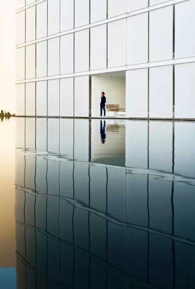 这家禁欲风的“情趣酒店”,开了灯后……嗨爆了