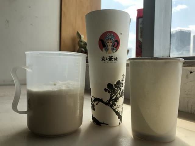 超大杯奶茶下面居然是空的？记者专门买了量杯，结果…