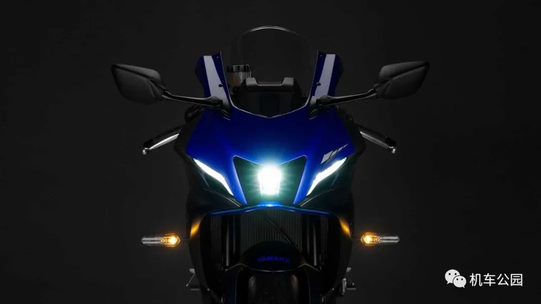8999美元，雅马哈发布2022款R7，车身比R3还窄
