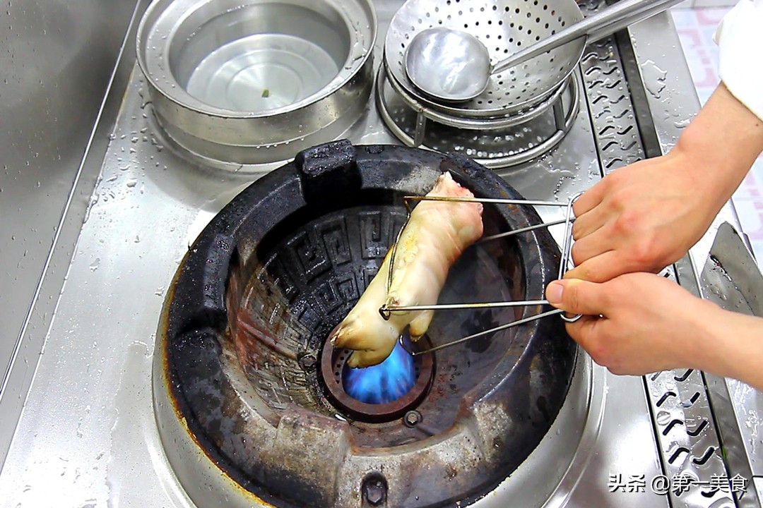 电高压锅炖猪蹄水需要没过猪蹄吗,炖猪蹄怎么不烧干