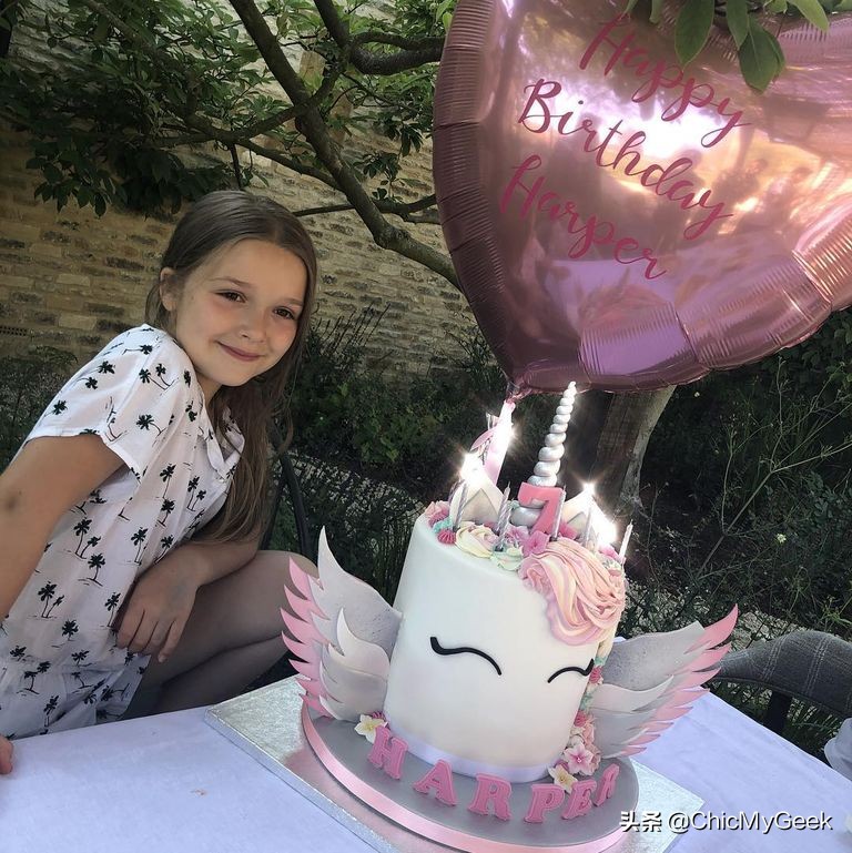 哈珀塞文贝克汉姆妈妈的时尚单品 (贝克汉姆大女儿穿衣风格)