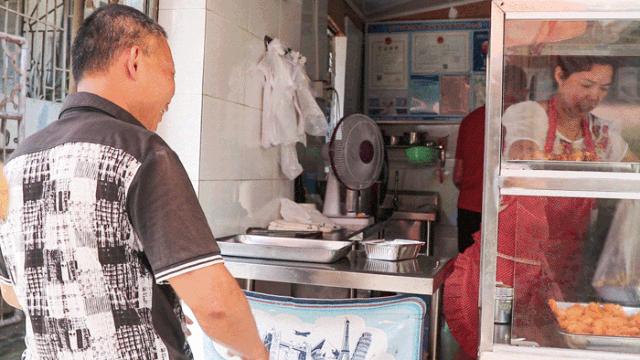 藏在厦门老社区的夫妻炸料摊，20元吃遍鲨鱼鸡腿醋肉菜丸