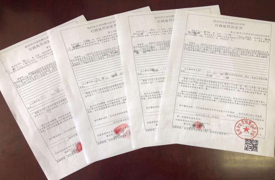 路怒症男子拦停对方就打,男子路怒症发视频骂全县人