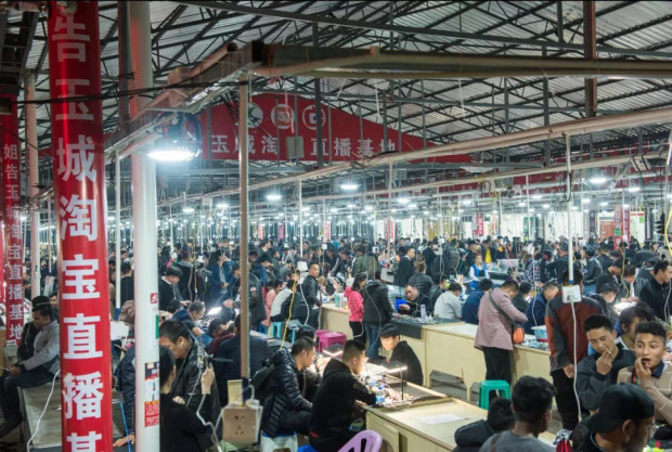 缅甸直播带货翡翠靠什么挣钱,在缅甸做翡翠生意的网红