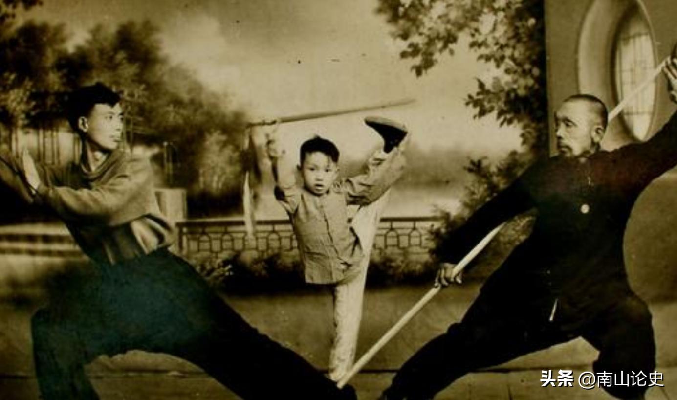 浅谈张锡太实战能力，双手4根手指齐头长短，70岁仍能拳脚生风