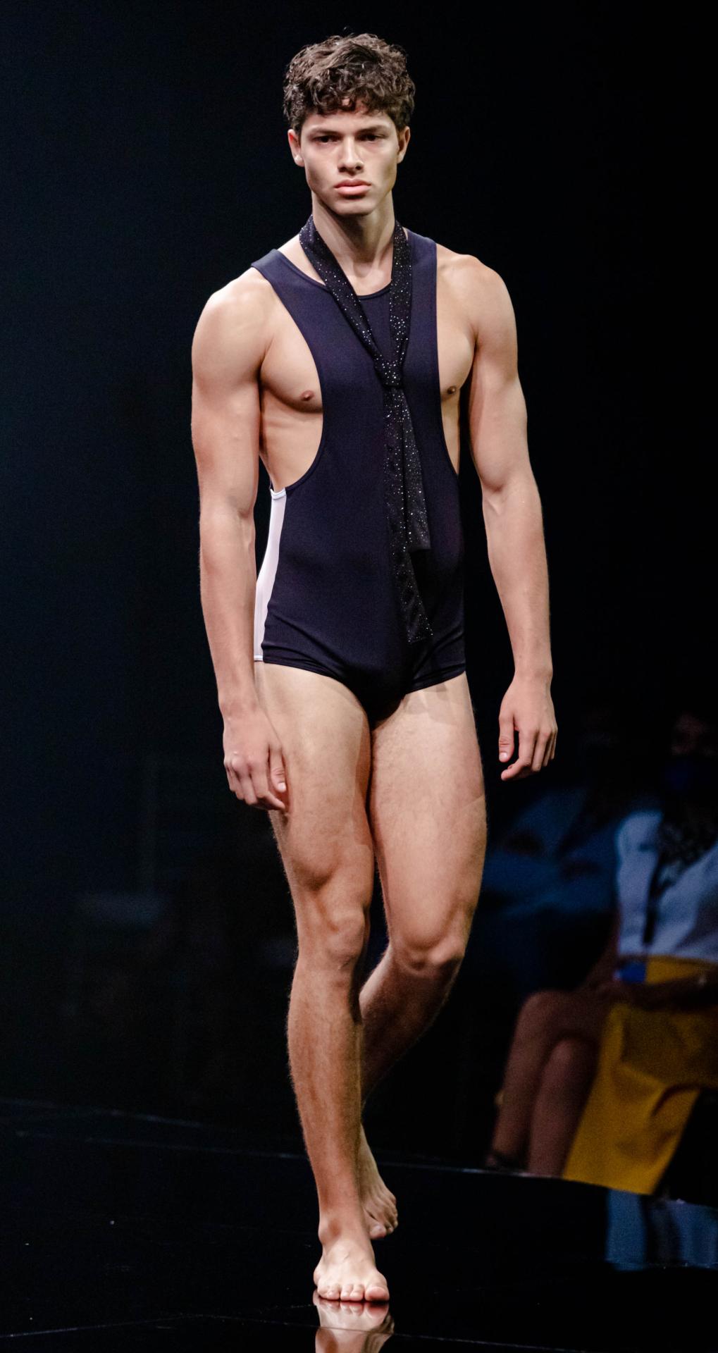 范思哲经典回顾时装秀,时装秀范思哲