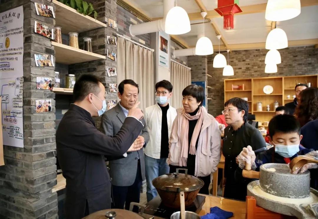 不靠名师、不拼生源，罗振宇盛赞的乡村学校，让我们看到教育“突围”的可能