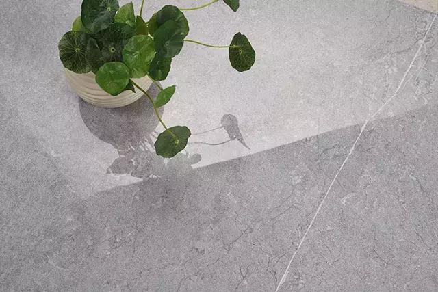 哑光瓷砖防滑防污怎么样,亮光瓷砖防污测试