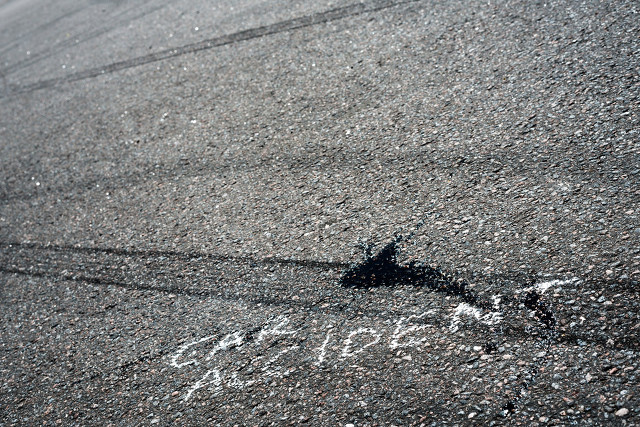 abs防抱死刹车是点刹还是一脚踩死,特斯拉abs防抱死测试