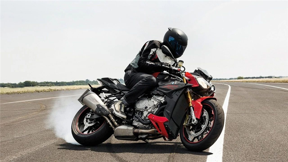 宝马新款四缸街车s1000r谍照曝光,宝马s1000r街车二手价