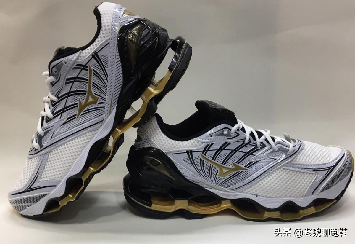 缓震极限高不容易踩实的缓震跑鞋,跑鞋推荐性价比前十名缓震