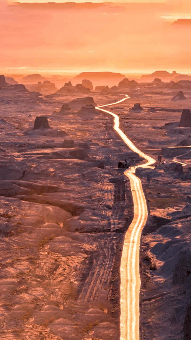 如果你不了解现实你就去看历史,如果你不了解历史就无法展望未来