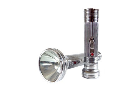 这种老式铁皮虎头手电筒，用过的都不知道缺点在哪里