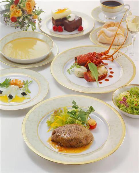 为什么法国女人怎么吃喝都不胖，而我喝水也膨胀？