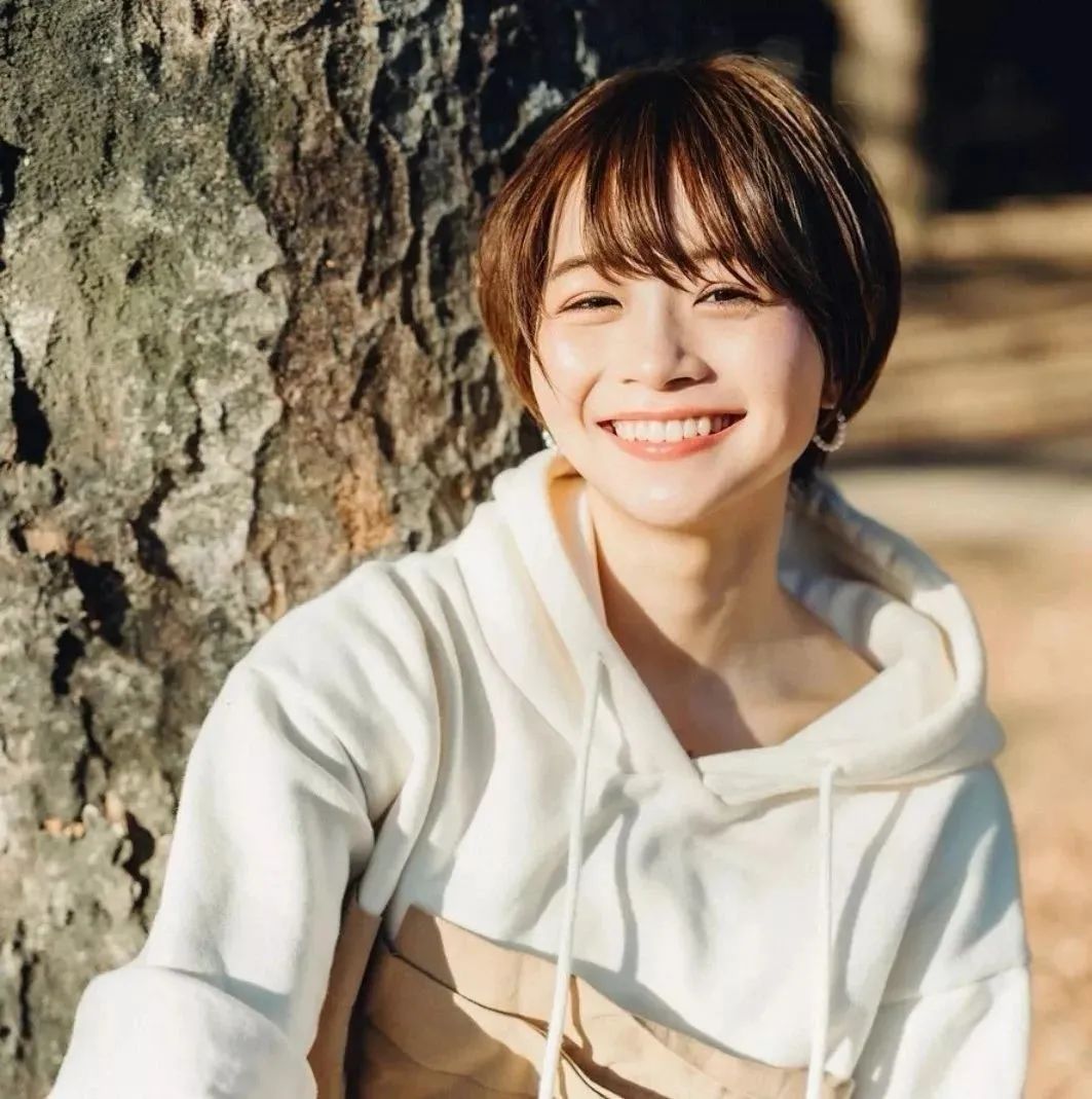 长头发显高显脸小发型,适合矮个子脸小的短发型