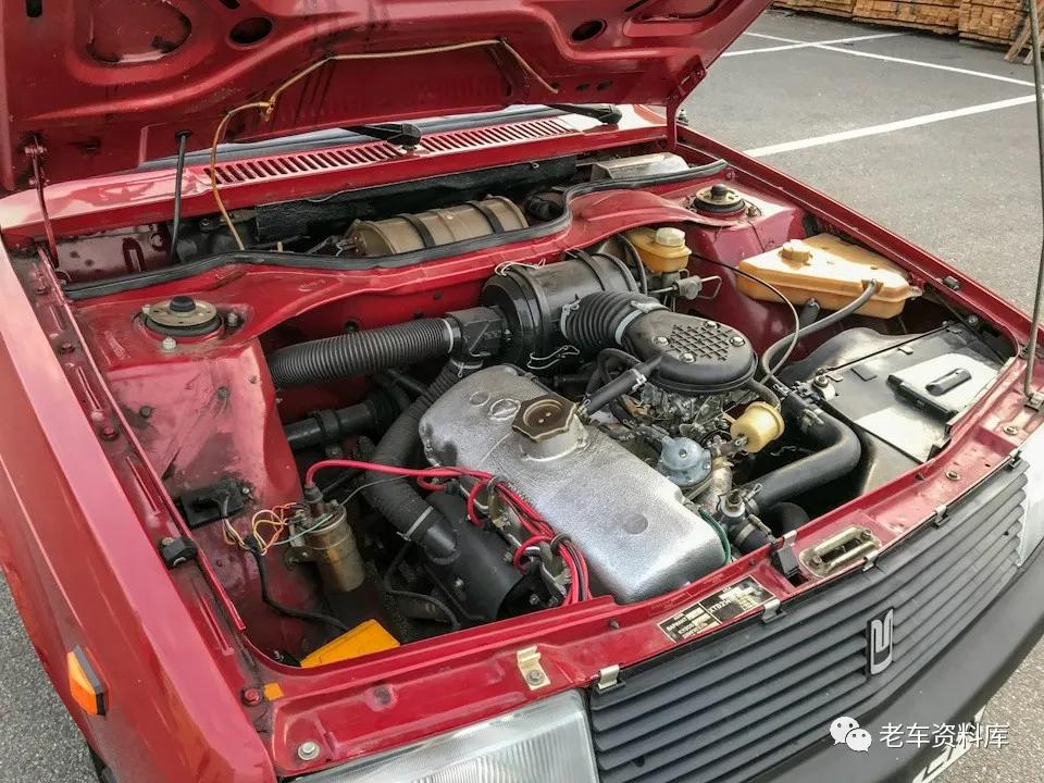 一辆几乎全新的樱桃红“东欧四大破”