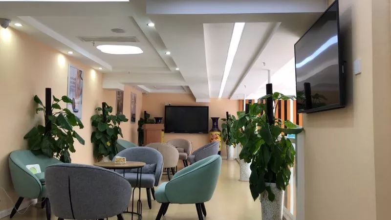 让你笑出自信的不止益达！仅39.9元抢成都华品口腔保健洁牙套餐！