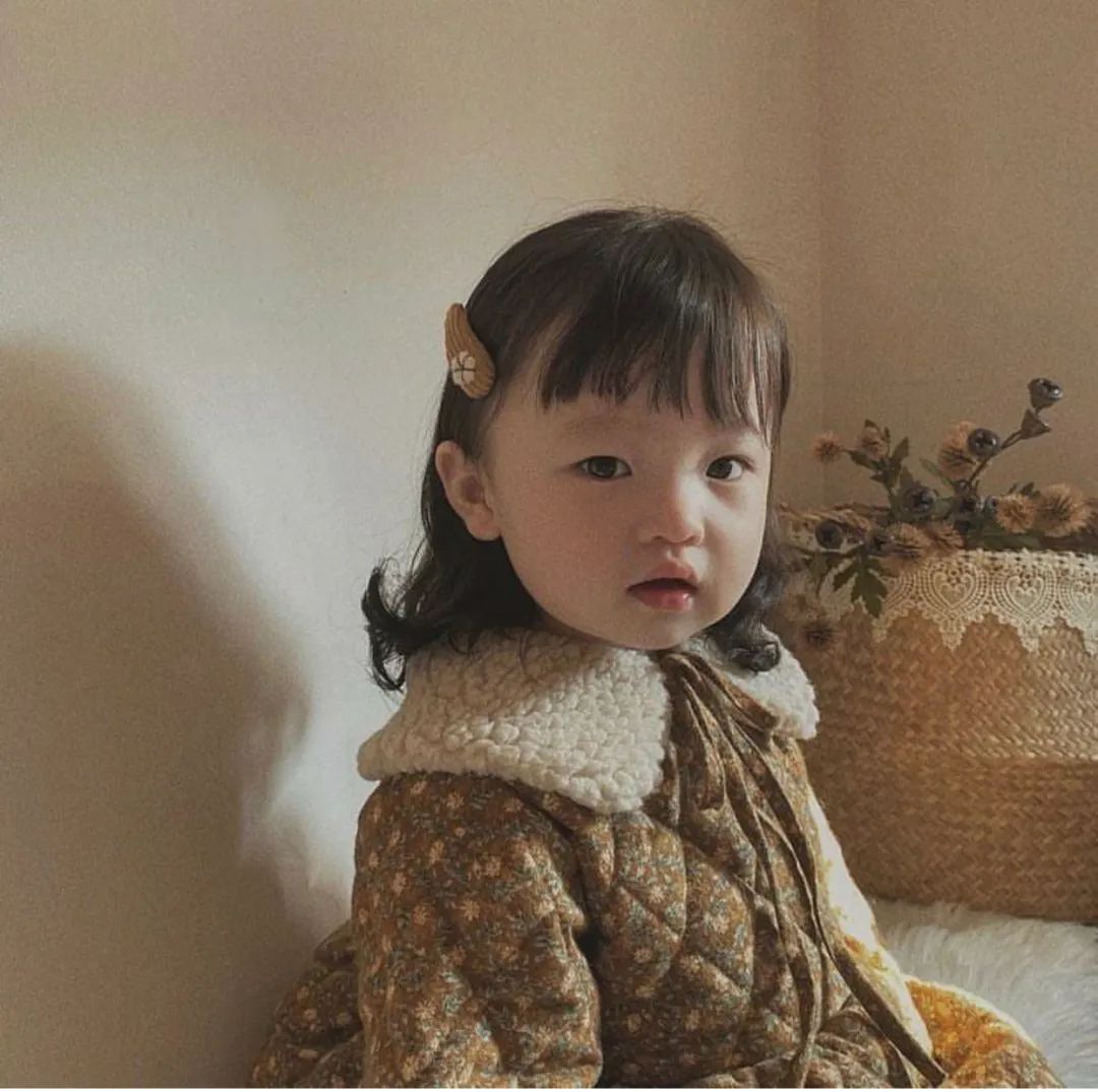 韩国女孩很会化妆,韩国东大门头饰