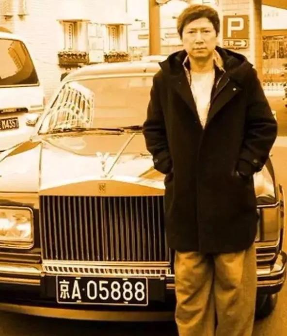 北京人娶了一个美国亿万富婆,30岁娶70岁富婆继承70亿家产