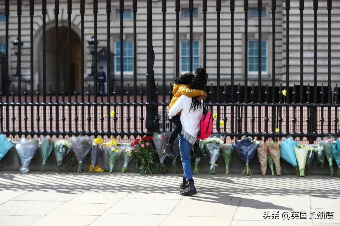 “感谢74年的陪伴，来生一定要再做我的爱人，好吗？”