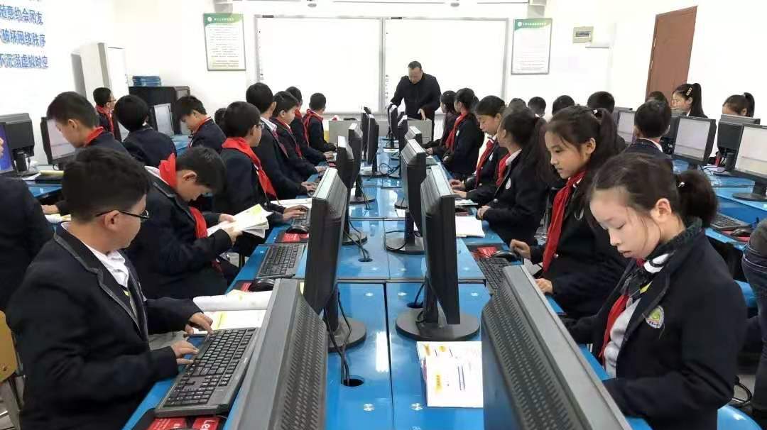 监利县章华小学：翰墨致远，一笔一画书华章