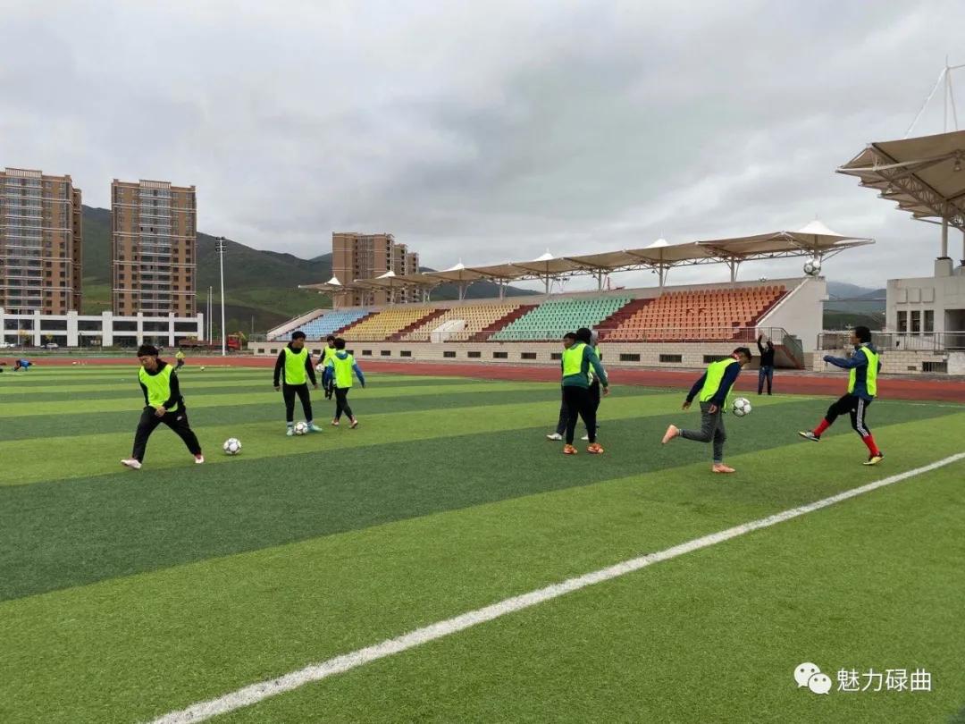 碌曲县足球队积极备战第二届“牡丹杯”足球邀请赛