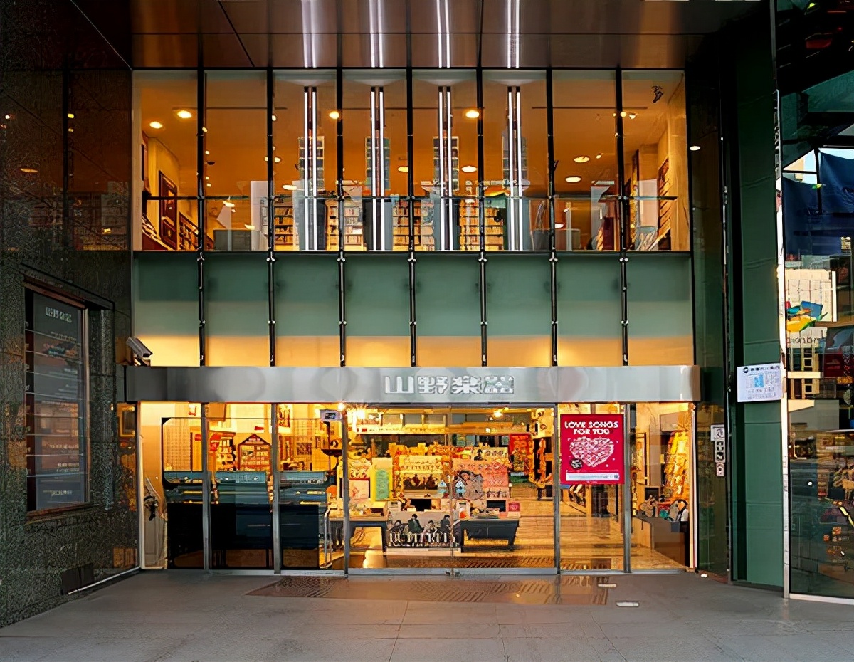 一家面临倒闭的书店,一家书店引起的血案