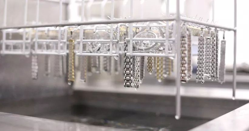 复杂功能腕表是不是容易出故障,腕表的维修问题