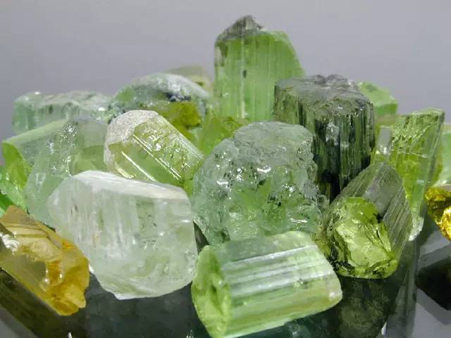 小假碧玺有什么危害,碧玺可用酒精辨真假不