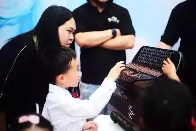 小长假捧回*荣大**誉！武侯这群小学生不得了