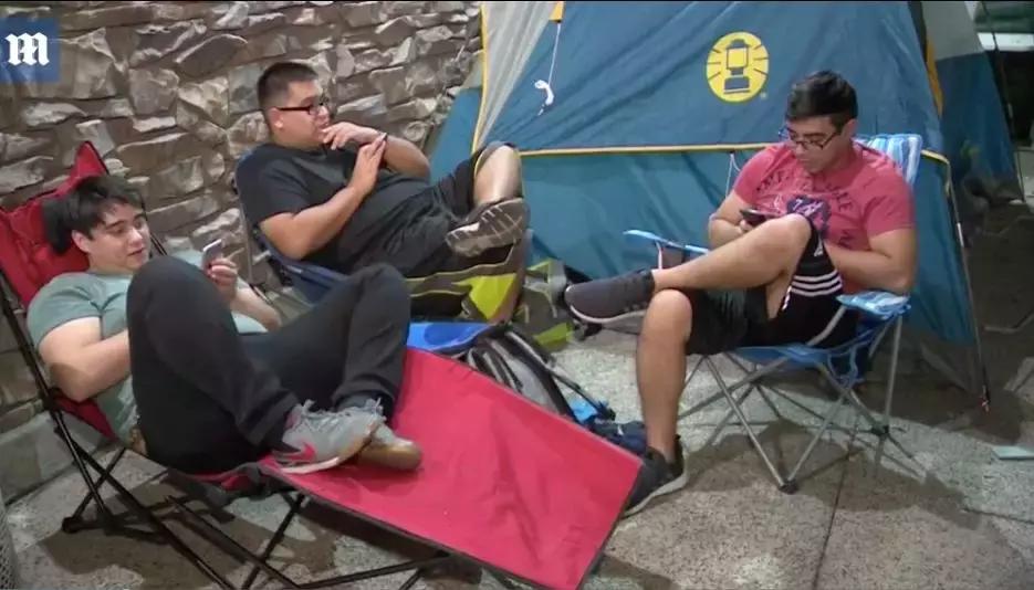 黑五疯狂打折视频,黑五冲进商场