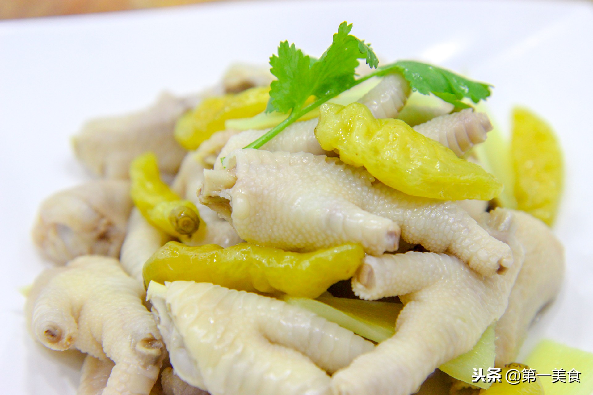 厨师长做的虎皮鸡爪,厨师把泡椒鸡爪做绝了