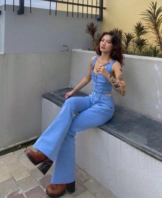 马蹄裤和喇叭马蹄裤哪个更显腿长,高腰显瘦马蹄裤