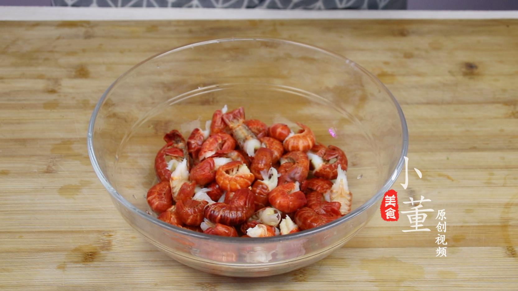 爆炒虾尾家常做法小视频,没有啤酒芹菜虾尾爆炒的做法