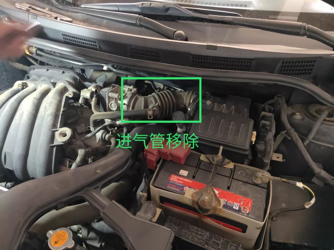 尼桑骐达1.6t更换铱铂金火花塞,日产阳光2011款换火花塞