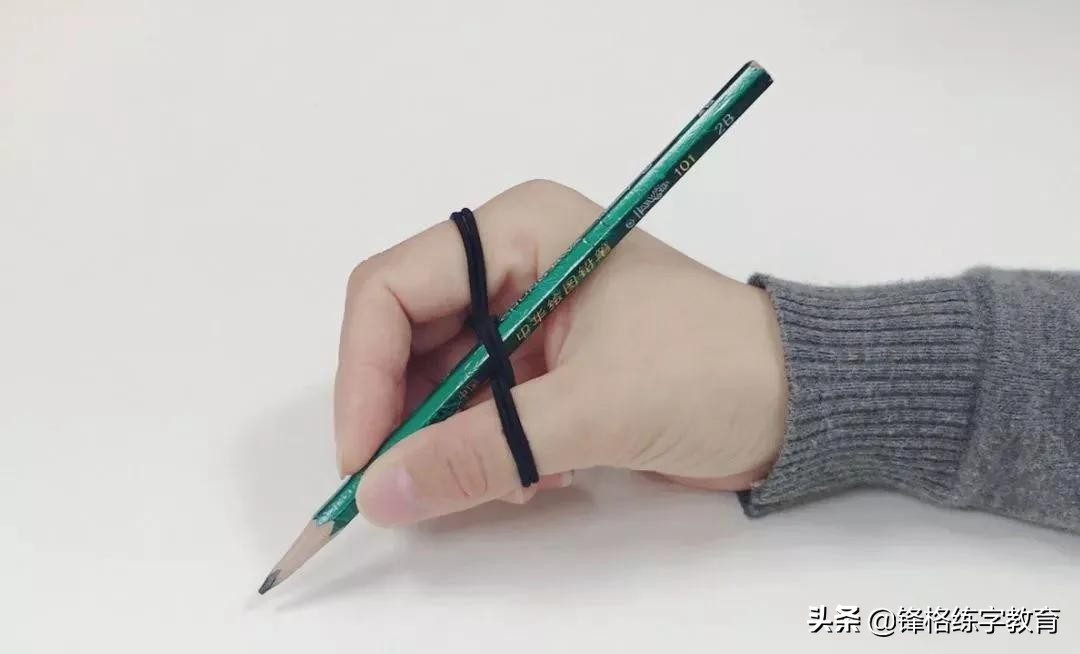孩子握笔姿势不正确怎么纠正,孩子的握笔方式不正确怎么办