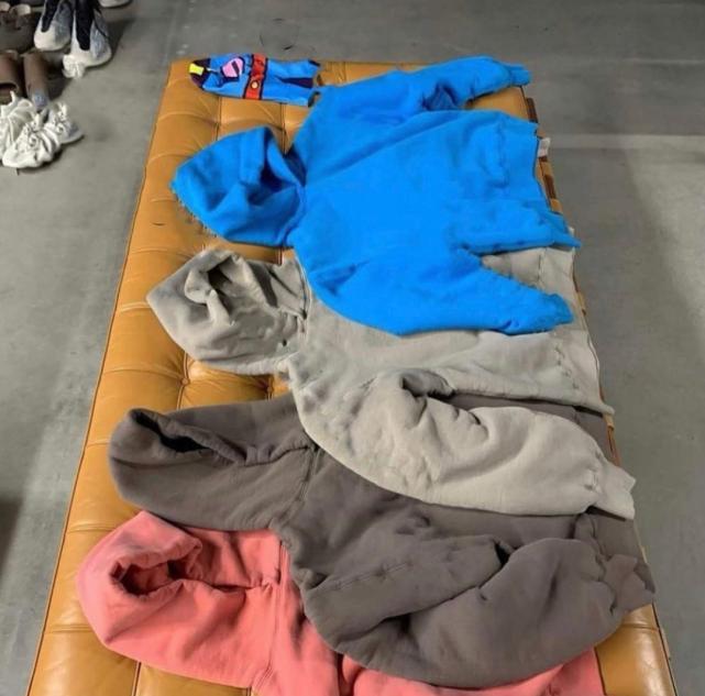 yeezygap联名在哪发售,yeezyxgapxbalenciaga三方联名款棉服