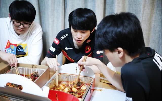 skt队员说skt历史第一战队,skt到底是不是定制冠军