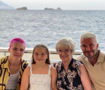 年轻的贝嫂和贝克汉姆,45岁贝嫂晒与女儿合照