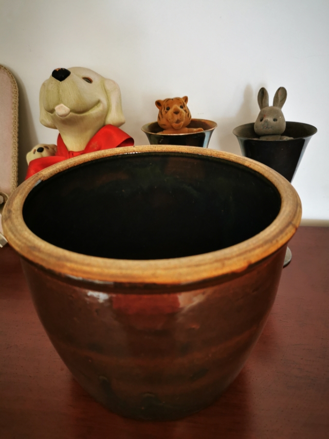 家里有个老坛子有元字值钱吗,家里几十年老泡菜坛子